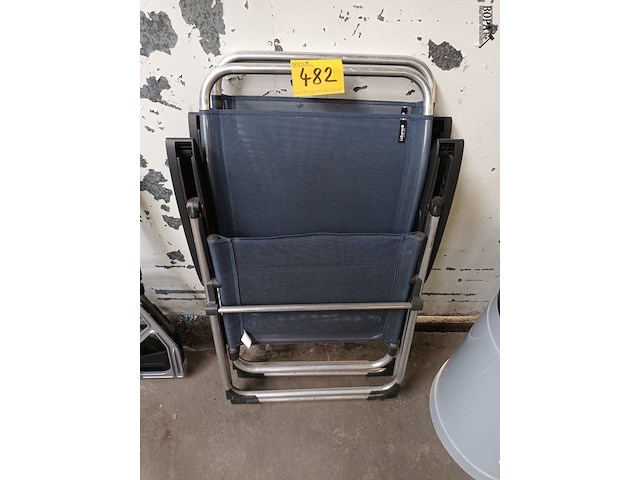 Lot 482 - plooistoelen lafuma. 2 stuks - afbeelding 2 van  4