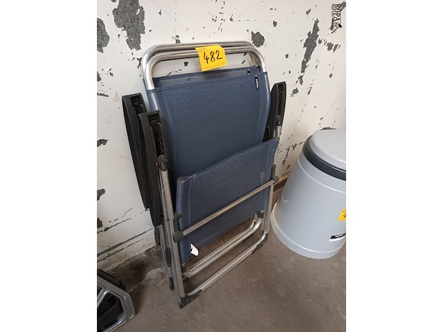 Lot 482 - plooistoelen lafuma. 2 stuks - afbeelding 3 van  4