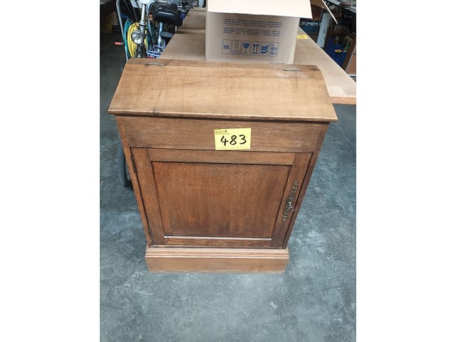 Lot 483 - bijbelkastje - afbeelding 1 van  4