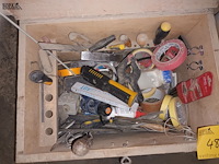 Lot 483 - houten koffer met gereedschap - afbeelding 3 van  3