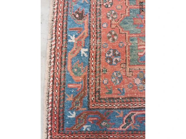 Lot 484 - handgeweven oosters tapijt - afbeelding 2 van  5
