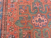 Lot 484 - handgeweven oosters tapijt - afbeelding 3 van  5