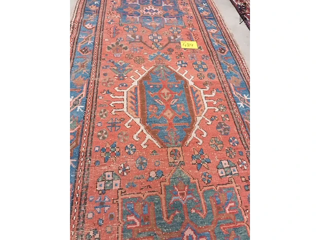 Lot 484 - handgeweven oosters tapijt - afbeelding 4 van  5