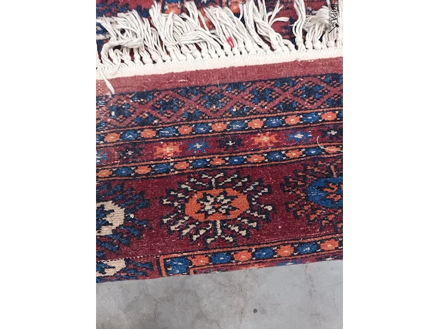 Lot 485 - handgeweven oosters tapijt - afbeelding 4 van  4