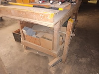 Lot 485 - houten werkbank - afbeelding 1 van  4