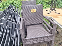 Lot 485 - wicker terrasstoelen 6 stuks - afbeelding 1 van  1