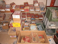 Lot 486 - bevestigingsmateriaal. inhoud werkbank - afbeelding 3 van  4