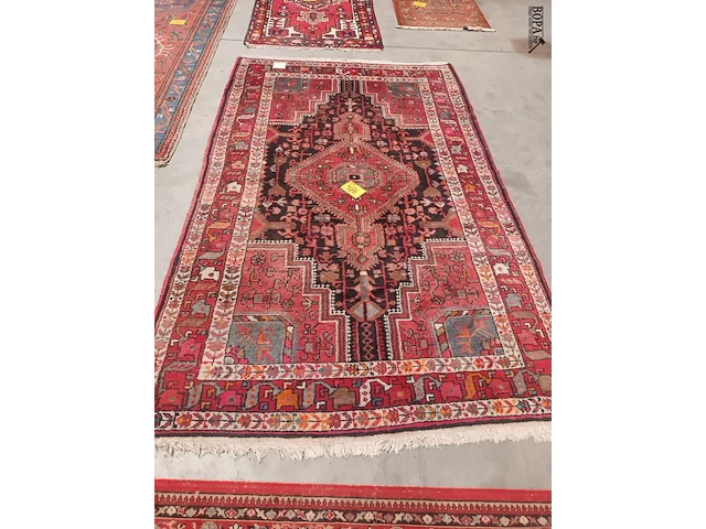Lot 486 - handgeweven oosters tapijt - afbeelding 1 van  5