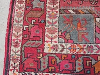 Lot 486 - handgeweven oosters tapijt - afbeelding 2 van  5