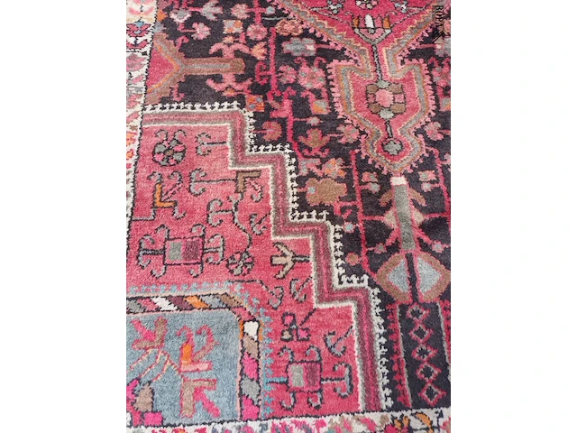 Lot 486 - handgeweven oosters tapijt - afbeelding 3 van  5
