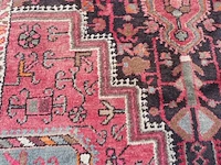 Lot 486 - handgeweven oosters tapijt - afbeelding 3 van  5