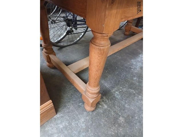 Lot 487 - eiken tafel - afbeelding 3 van  3