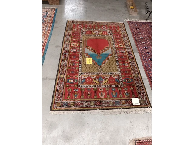 Lot 487 - handgeweven oosters tapijt - afbeelding 1 van  4
