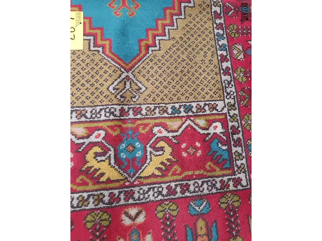 Lot 487 - handgeweven oosters tapijt - afbeelding 3 van  4
