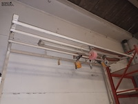 Lot 487 - metalen werkbank met katrollen - afbeelding 2 van  4