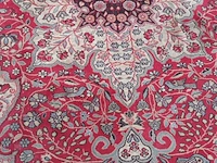 Lot 488 - machinaal geweven oosters tapijt - afbeelding 3 van  6