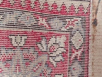 Lot 488 - machinaal geweven oosters tapijt - afbeelding 4 van  6