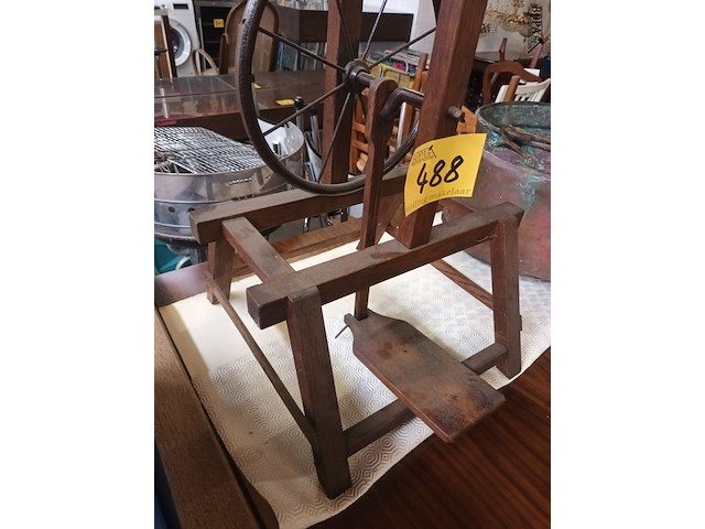 Lot 488 - spinnewiel - afbeelding 3 van  4