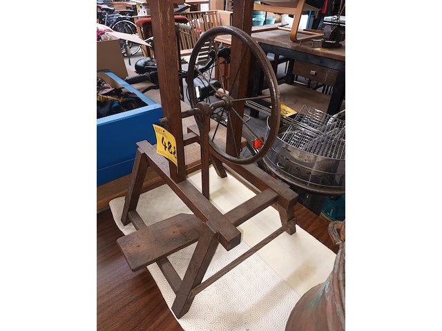 Lot 488 - spinnewiel - afbeelding 4 van  4