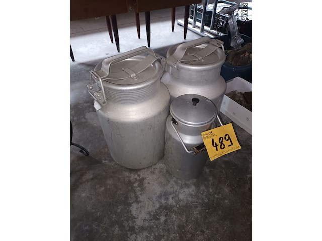 Lot 489 - aluminium melkkitten. 3 stuks - afbeelding 3 van  3