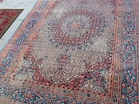 Lot 489 - handgeweven oosters tapijt