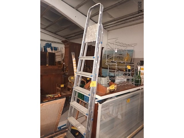 Lot 49 - aluminium trapladder - afbeelding 1 van  2