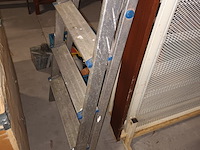 Lot 49 - aluminium trapladder - afbeelding 2 van  2