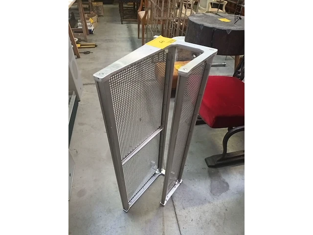 Lot 49 - bagagerek - afbeelding 1 van  3