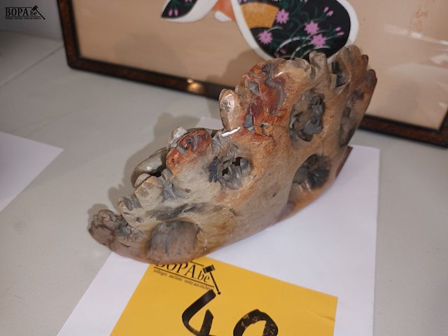 Lot 49 - beeldje waterput met bloemen - afbeelding 2 van  4