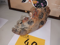 Lot 49 - beeldje waterput met bloemen - afbeelding 2 van  4