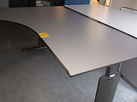 Lot 49 - bureautafel met ladeblok - afbeelding 2 van  3