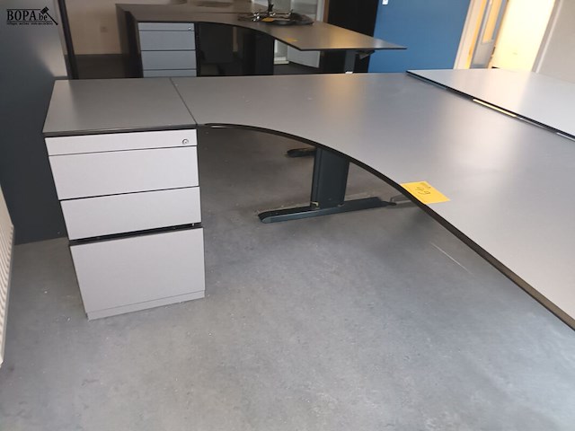 Lot 49 - bureautafel met ladeblok - afbeelding 3 van  3