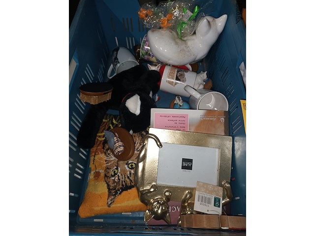 Lot 49 - decoratie met poezen - afbeelding 4 van  6