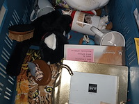 Lot 49 - decoratie met poezen - afbeelding 4 van  6