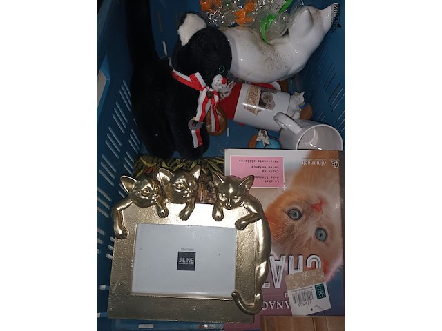 Lot 49 - decoratie met poezen - afbeelding 5 van  6