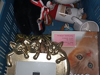 Lot 49 - decoratie met poezen - afbeelding 5 van  6