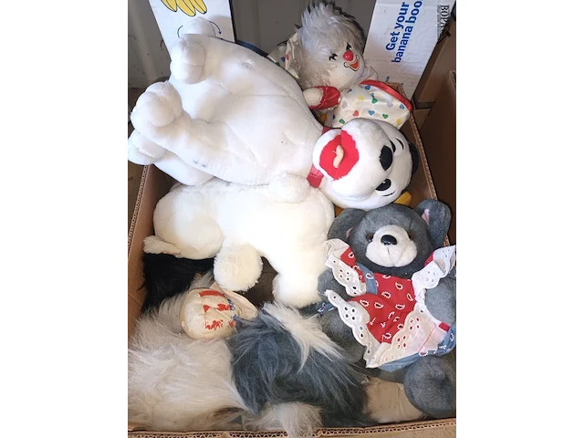 Lot 49 - knuffels. 1 doos - afbeelding 2 van  4