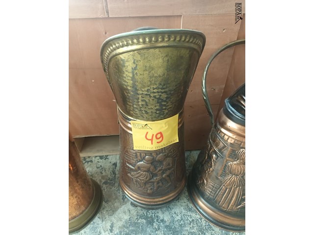 Lot 49 - koperen kolenkit. 3 stuks - afbeelding 3 van  4