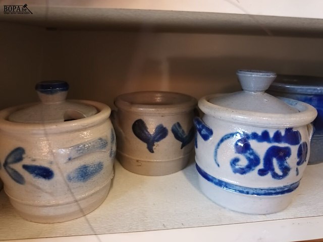 Lot 49 - kreulse potjes. 7 stuks - afbeelding 2 van  3