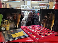 Lot 49 - lot champagnekurken en boeken - afbeelding 1 van  11