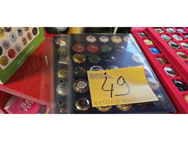 Lot 49 - lot champagnekurken en boeken - afbeelding 4 van  11