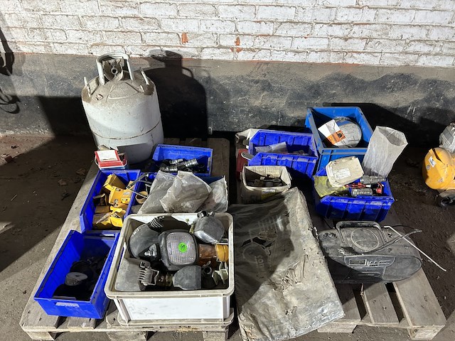 Lot 49 - lot diversen - afbeelding 1 van  6