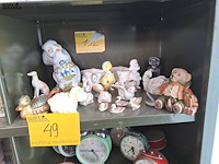Lot 49 - lot kleine beelden allerlei thema dieren - afbeelding 1 van  3