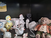 Lot 49 - lot kleine beelden allerlei thema dieren - afbeelding 2 van  3