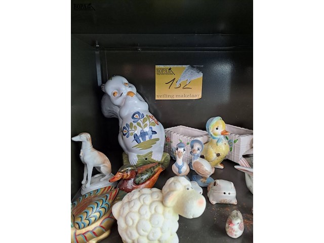 Lot 49 - lot kleine beelden allerlei thema dieren - afbeelding 3 van  3