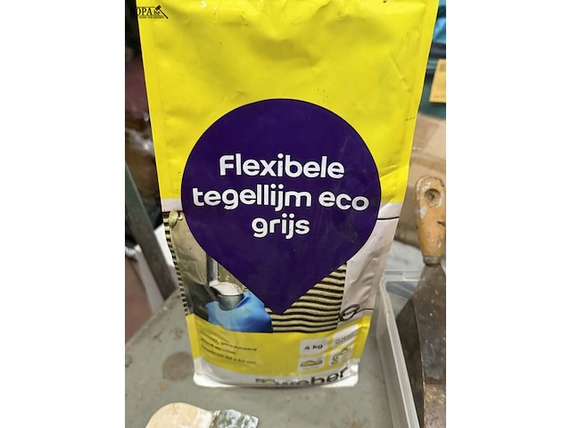 Lot 49 - lot lijmkammen, steek- en plamuurmessen + flex. tegellijm 4 - afbeelding 2 van  3