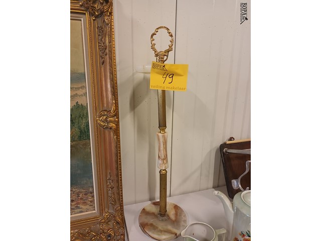 Lot 49 - onyx/koper asbak op voet - afbeelding 1 van  4