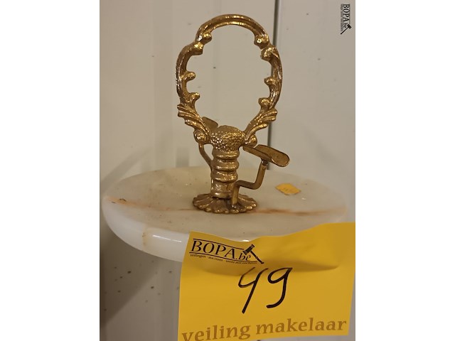 Lot 49 - onyx/koper asbak op voet - afbeelding 2 van  4
