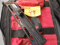 Lot 49 - pneumatische afwerkspijkermachine - afbeelding 1 van  4