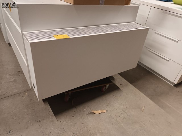 Lot 49 - radiator - afbeelding 1 van  2